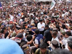 Menjemput Perubahan, Anies Jalan Kaki 3 Km ke Lokasi Kampanye