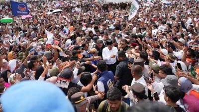 Menjemput Perubahan, Anies Jalan Kaki 3 Km ke Lokasi Kampanye