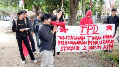 Forum Pejuang Demokrasi Demo di Kantor Bawaslu Takalar