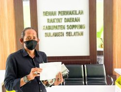 Warga Desa Tinco Adukan PDAM Soppeng ke DPRD