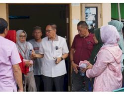 Hamka B Kady “Ngecek” Langsung Bedah Rumah di Makassar: Harus Tepat Sasaran