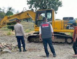 Grebek Tambang Liar, Polres Jeneponto Pasang Police Line di Ekskavator