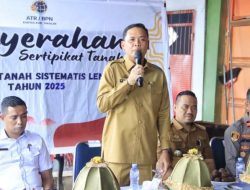 Serahkan Ribuan Sertifikat Tanah, Hengky Yasin Ingatkan Warga Sanrobone Jaga Dokumen Berharga