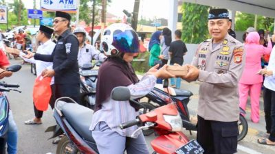 Momen Hangat di Pattallassang: Aksi Sosial Polres Takalar Jelang Berbuka Puasa