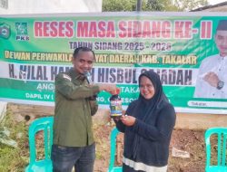 Hilal Hamzah Bagikan Alat Pertanian dan Janji Kawal Jalan Tani dan Masalah BPJS