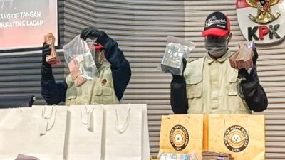 OTT KPK di Cilacap: Uang THR Disita, Bupati dan Sekda Resmi Pakai Rompi Oranye