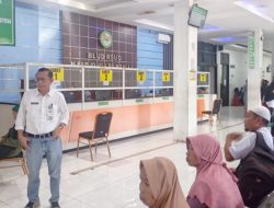 Meski Kebijakan WFA Berlaku, Direktur RSUD Takalar Pantau Langsung Layanan Poli dan IGD