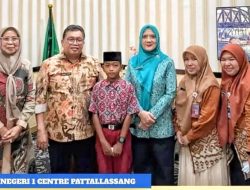 Lantangkan UUD 1945 Saat Upacara, Burhan Sabir Terima Penghargaan dari Bupati Takalar