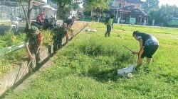 Koramil 1423-04/Liliriaja dan Warga Jennae Gotong Royong Bersihkan Saluran Air